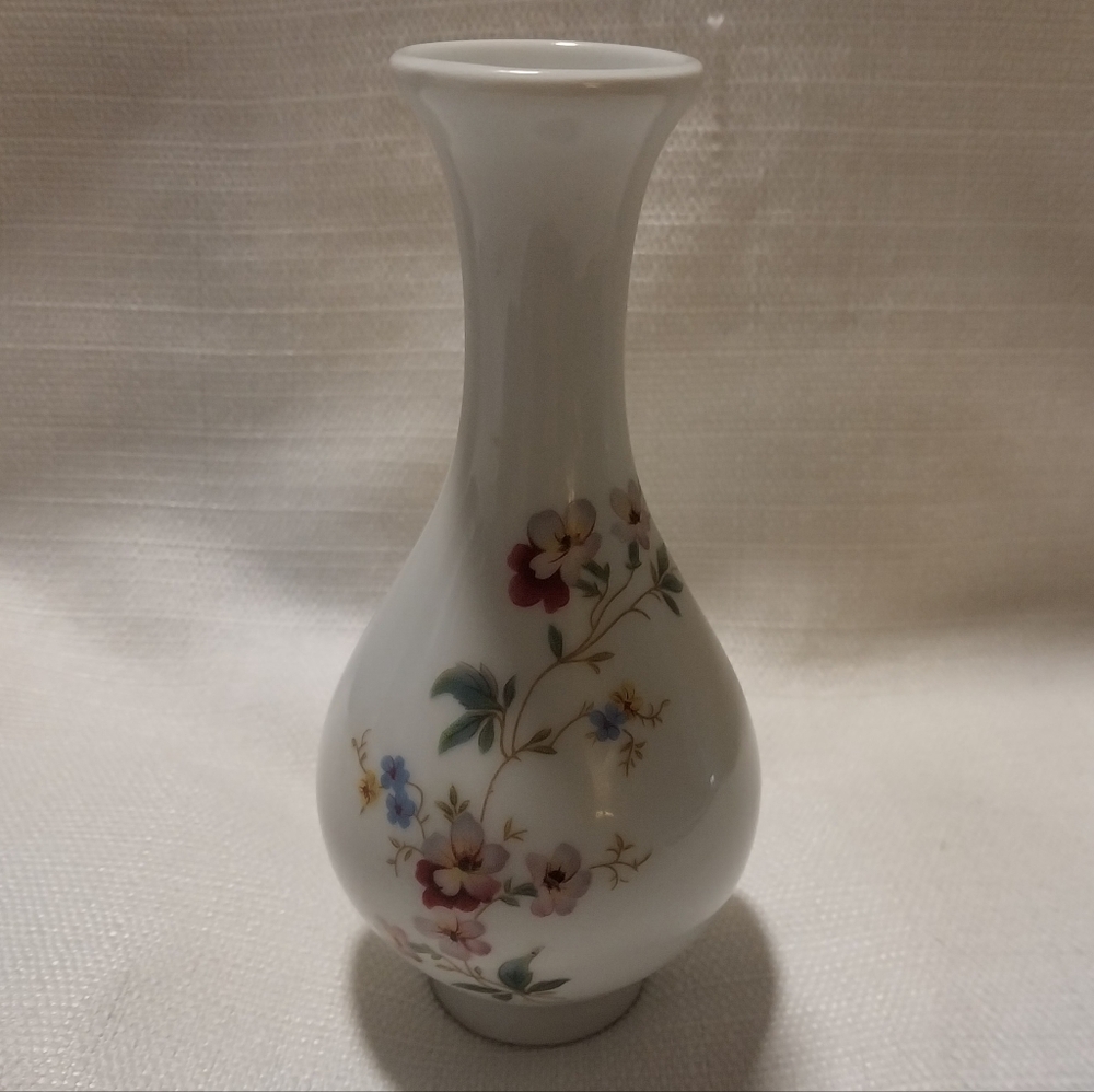 Limoges France Vintage Porcelain White Floral 7" Bud Vase